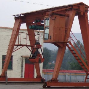 門(mén)式抓斗起重機(jī)