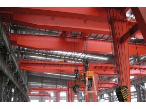 半龍門式起重機(jī)
