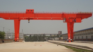 U型雙主梁吊鉤門式起重機